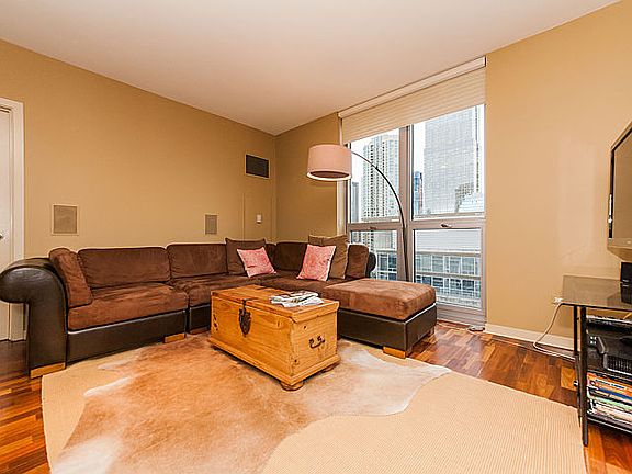 5th image of 200 W Grand Ave APT 1603