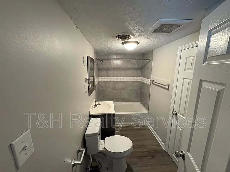 220 Walker St — Photo 15