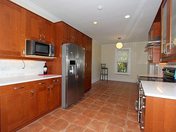 3rd image of 278 Wood St