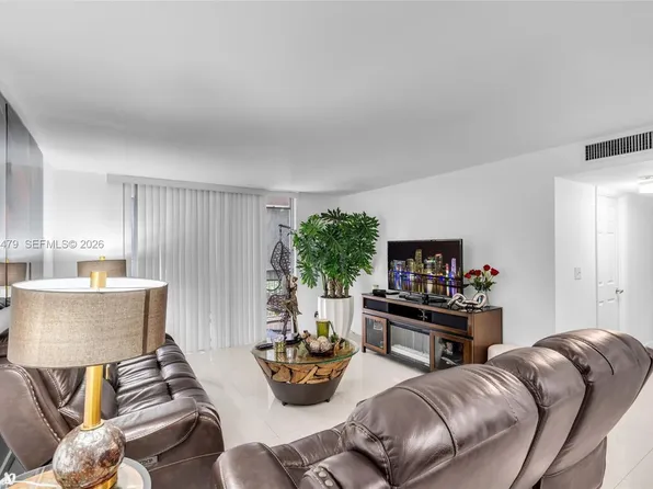 8511 NW 8th St APT 309, Miami, FL 33126