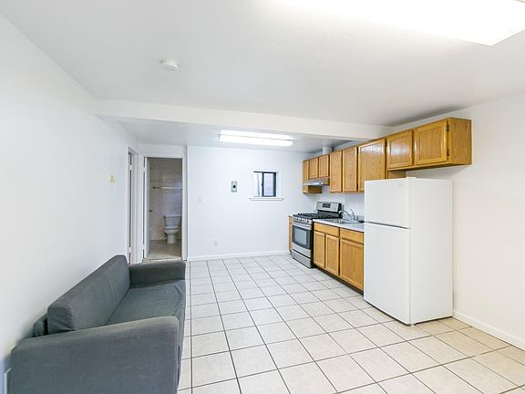2nd image of 1439 Lawton St #C