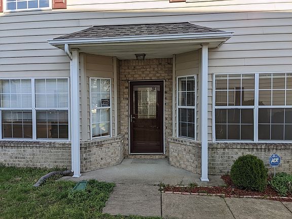 3rd image of 221 Belmont Cir