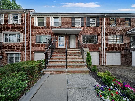 2nd image of 44 College St