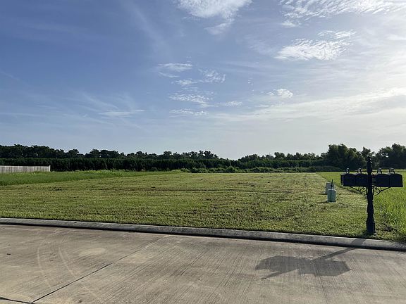 3rd image of 393 Independence Dr