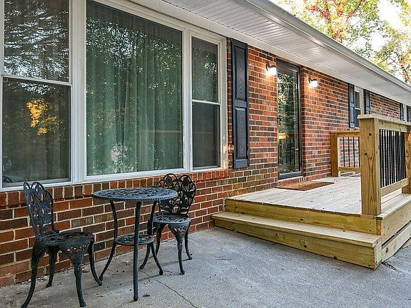 5th image of 325 Mohawk Dr NW