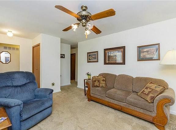 5th image of 143 Cherbourg Dr
