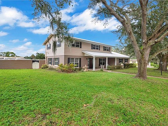 3rd image of 1816 Hamlin Ct