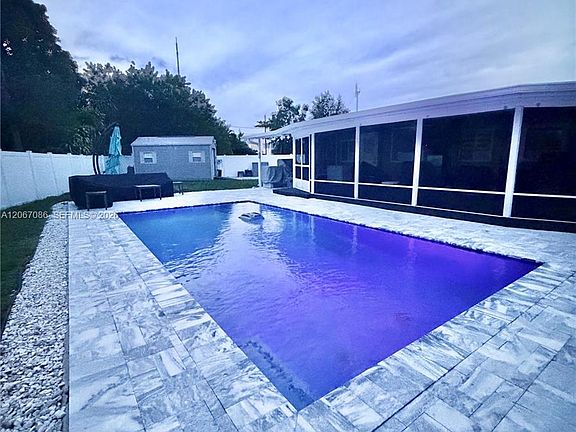 2nd image of 4580 SW 39th St
