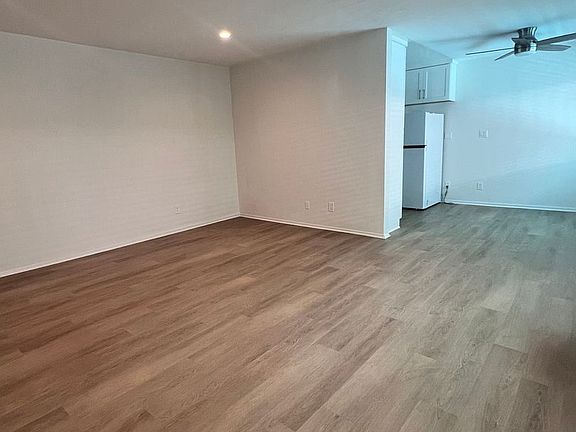 4th image of 537 S Wilton Pl APT 102