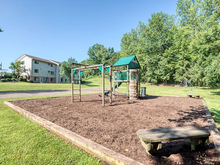 Colonial Terrace and Village Apartments — Photo 23