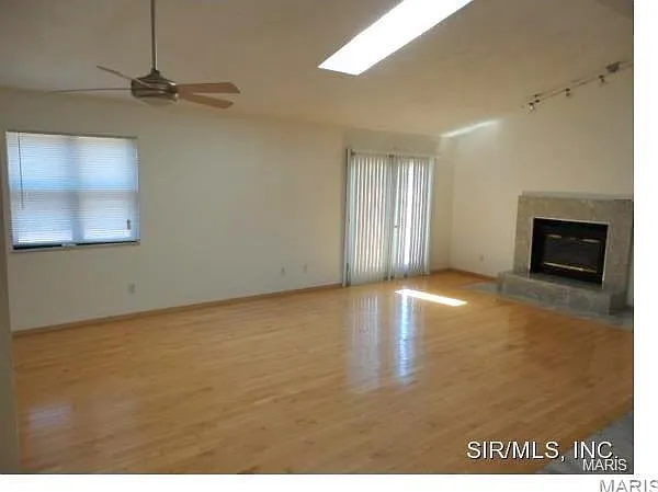 2 bed, 2.0 bath, 1298 sqft, $1,425 — Photo 3