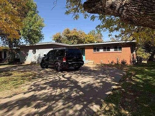 1st image of 614 W Texas Ave