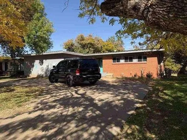 614 W Texas Ave, Iowa Park, TX 76367