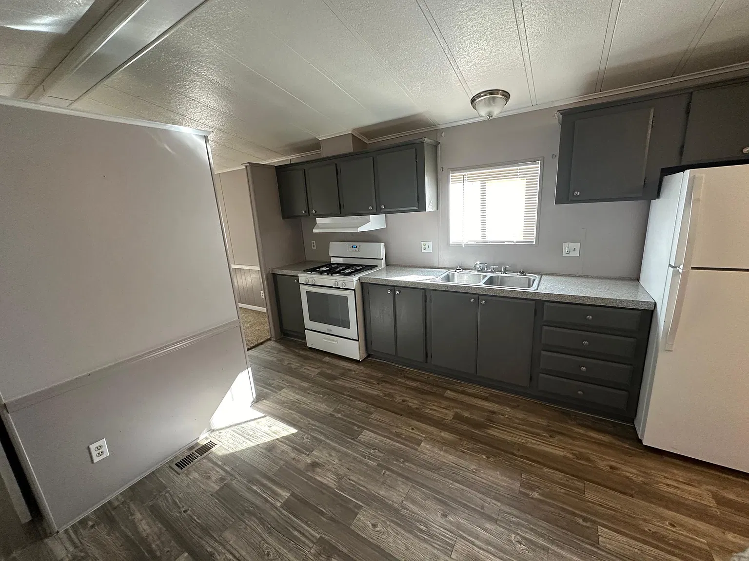 2 bed, 990 sqft, $975 — Photo 2