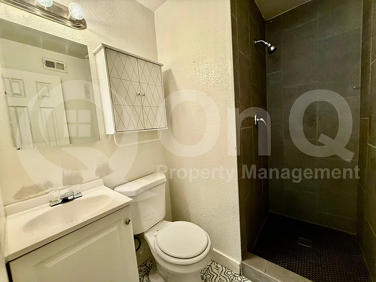 6044 N 21st Ave #2 — Photo 15