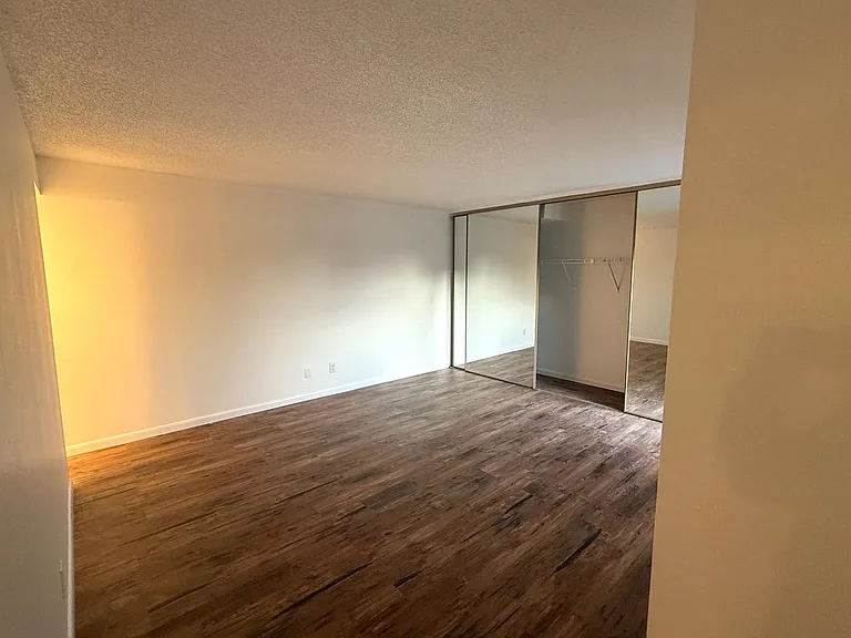1406 Park Shore Cir #3 — Photo 8