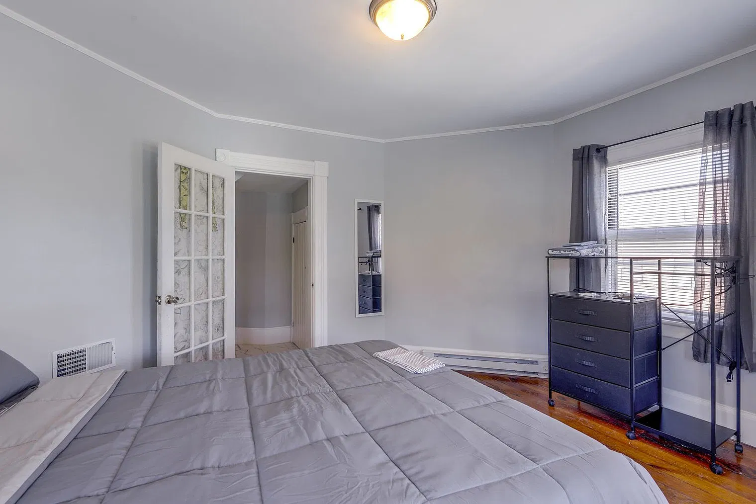 2 bed, 1.0 bath, 893 sqft, $2,264 — Photo 3