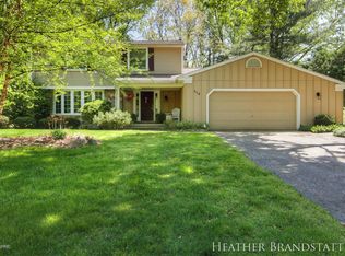 516 Greenbrier Dr SE, Grand Rapids, MI 49546
