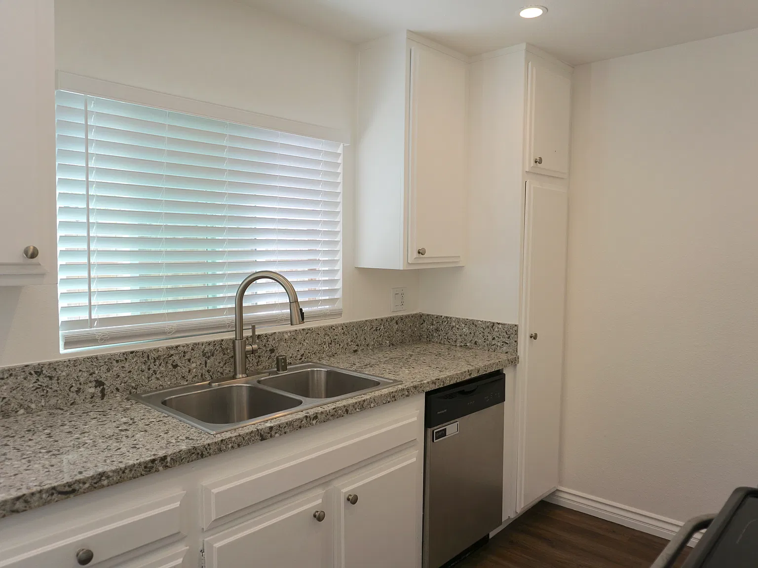 2 bed, $3,000 — Photo 3
