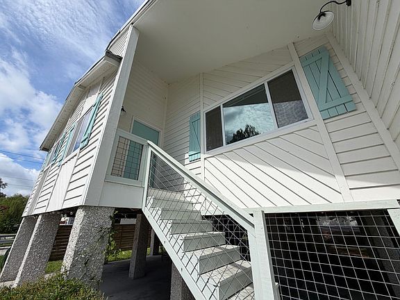 3rd image of 237 Georgia St