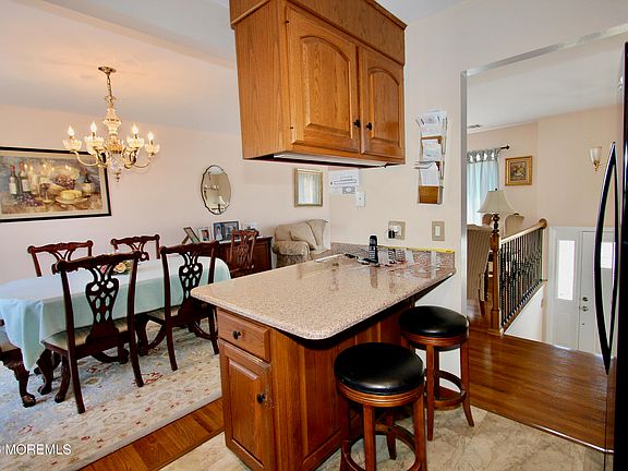 3rd image of 102 Hawthorne Avenue