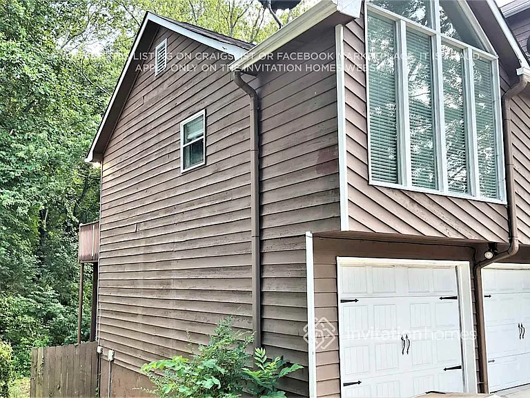 2417 Broward Dr NE — Photo 3