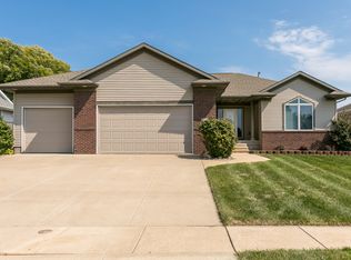 157 18th Ave, Hiawatha, IA 52233