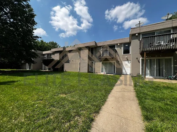 3310 SW 7th St, Topeka, KS 66606