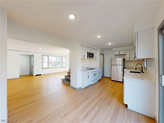 2nd image of 28507 Lake Shore Blvd