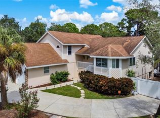 814 Riverside Dr, Tarpon Springs, FL 34689