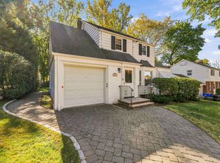 16 Hillcrest Rd, Tenafly, NJ 07670