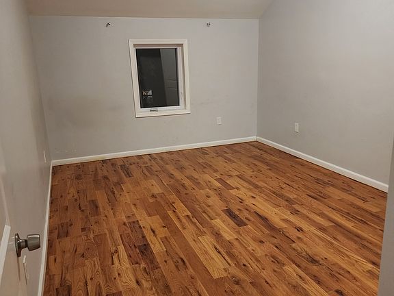 3rd image of 72 N 18th St Floor 2