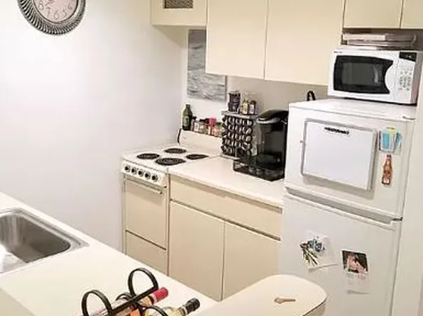 207 East 37th Street image 7 of 13