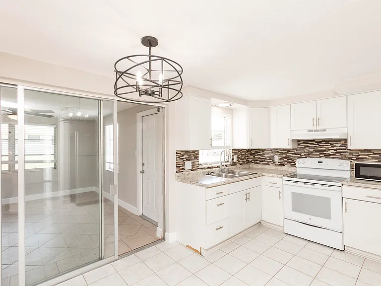 5004 Odyssey Ave — Photo 12