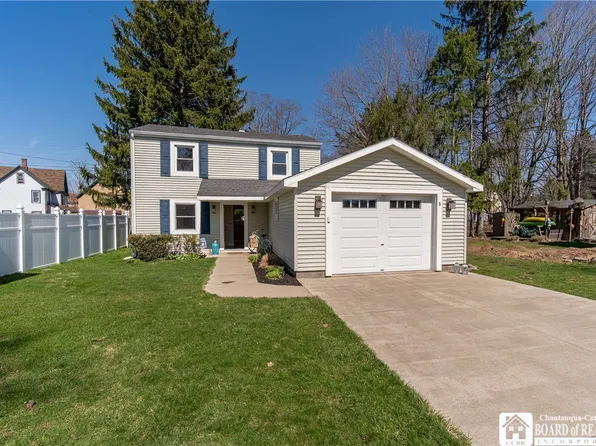 5 Sunnyside Ave, Bemus Point, NY 14712