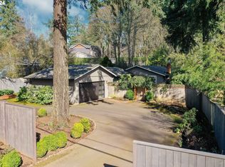 18150 Bryant Rd, Lake Oswego, OR 97034