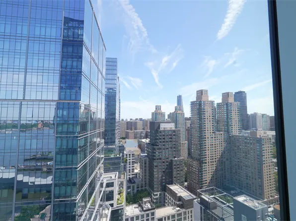 30 Riverside Boulevard image 10 of 34