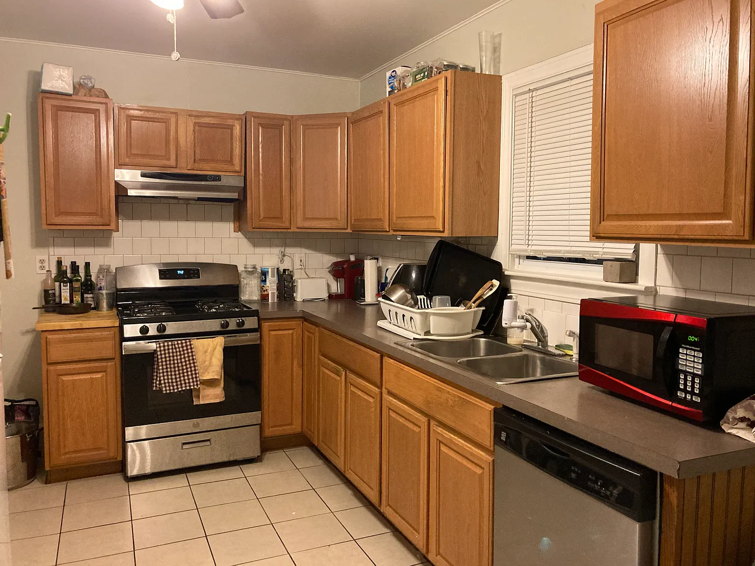 4 bed, 1.5 bath, 1100 sqft, $3,450 — Photo 3