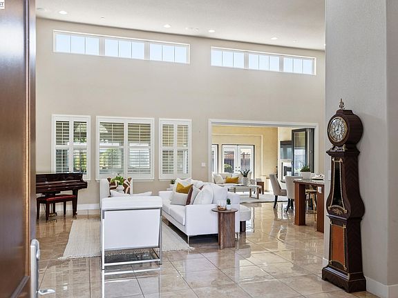 4th image of 73 Stonebrae Rd