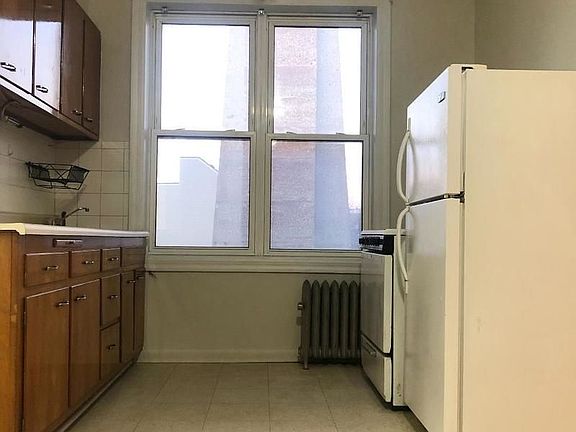 5th image of 22-59 27th St Front 3