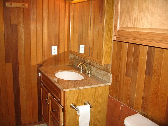 full bath with shower/tub combo