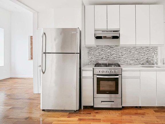 3rd image of 240A Vernon Ave APT 4