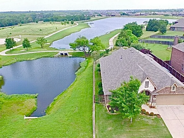 516 Amber Ln, Aubrey, TX 76227
