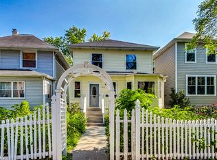 1923 W Chase Ave, Chicago, IL 60626