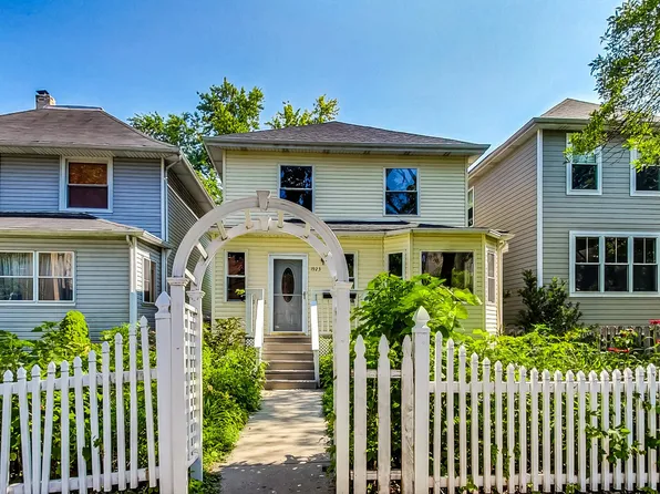 1923 W Chase Ave, Chicago, IL 60626