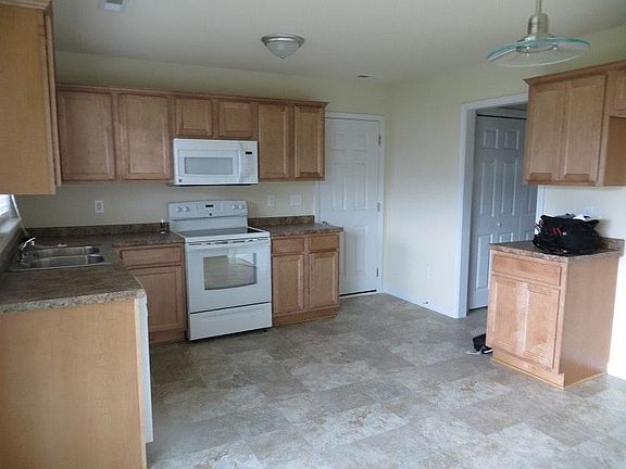 2nd image of 808 Mann St