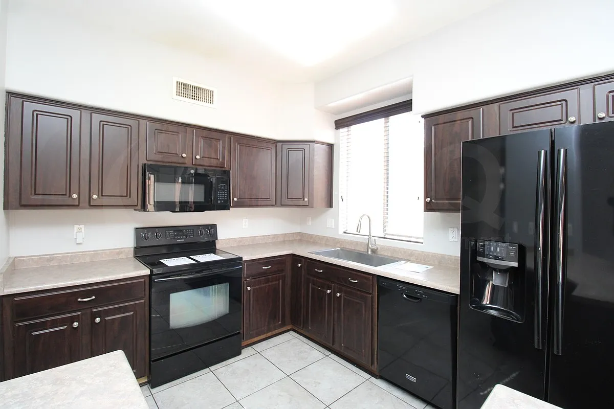 3 bed, 2.5 bath, 1601 sqft, $2,399 — Photo 4