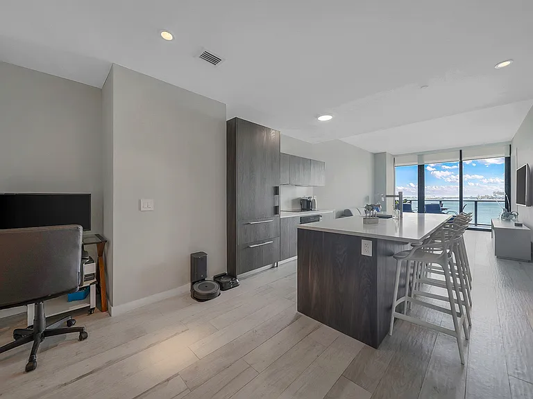 480 NE 31st St #1402 — Photo 8