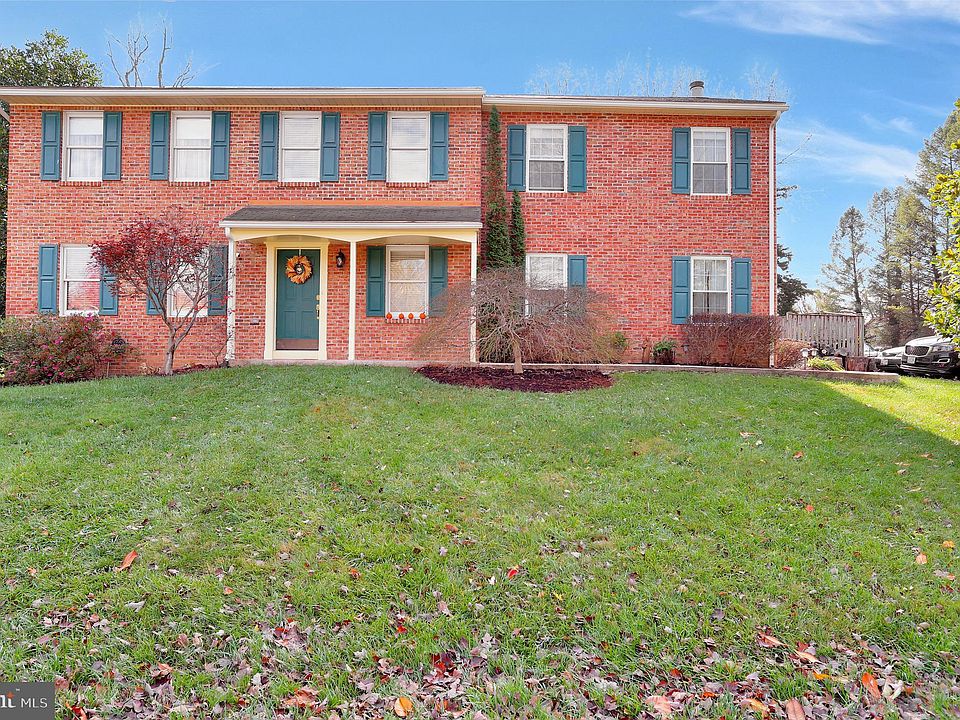 1st image of 2 Sweet Briar Ln