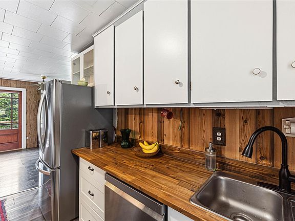 5th image of 980 Poplar Way